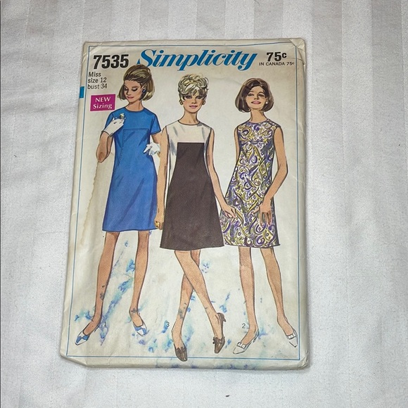 Vintage Sewing Patterns - Simplicity, McCall’s & Sew Easy Set of 4 - Picture 3 of 6